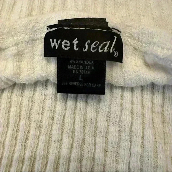 Wet seal halter crop top - Picture 4 of 4